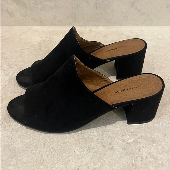 14th & Union Hayzel Black Suede Mules - Picture 4 of 7